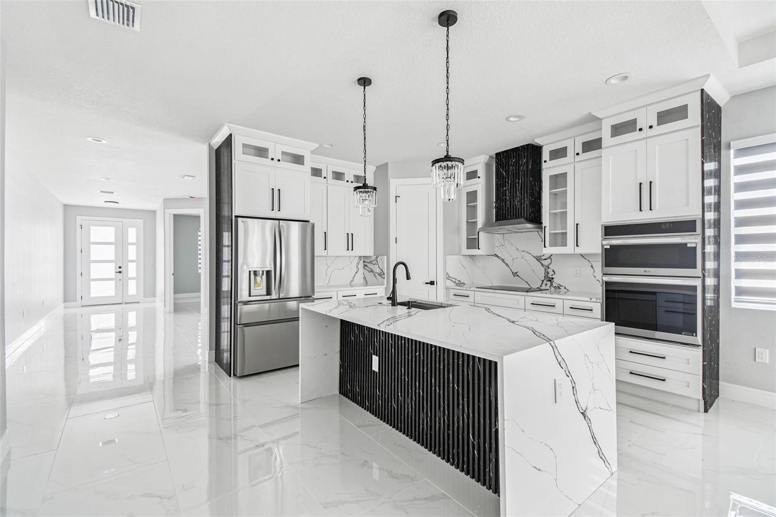 Image 28 of 90 For 14726 Elmont