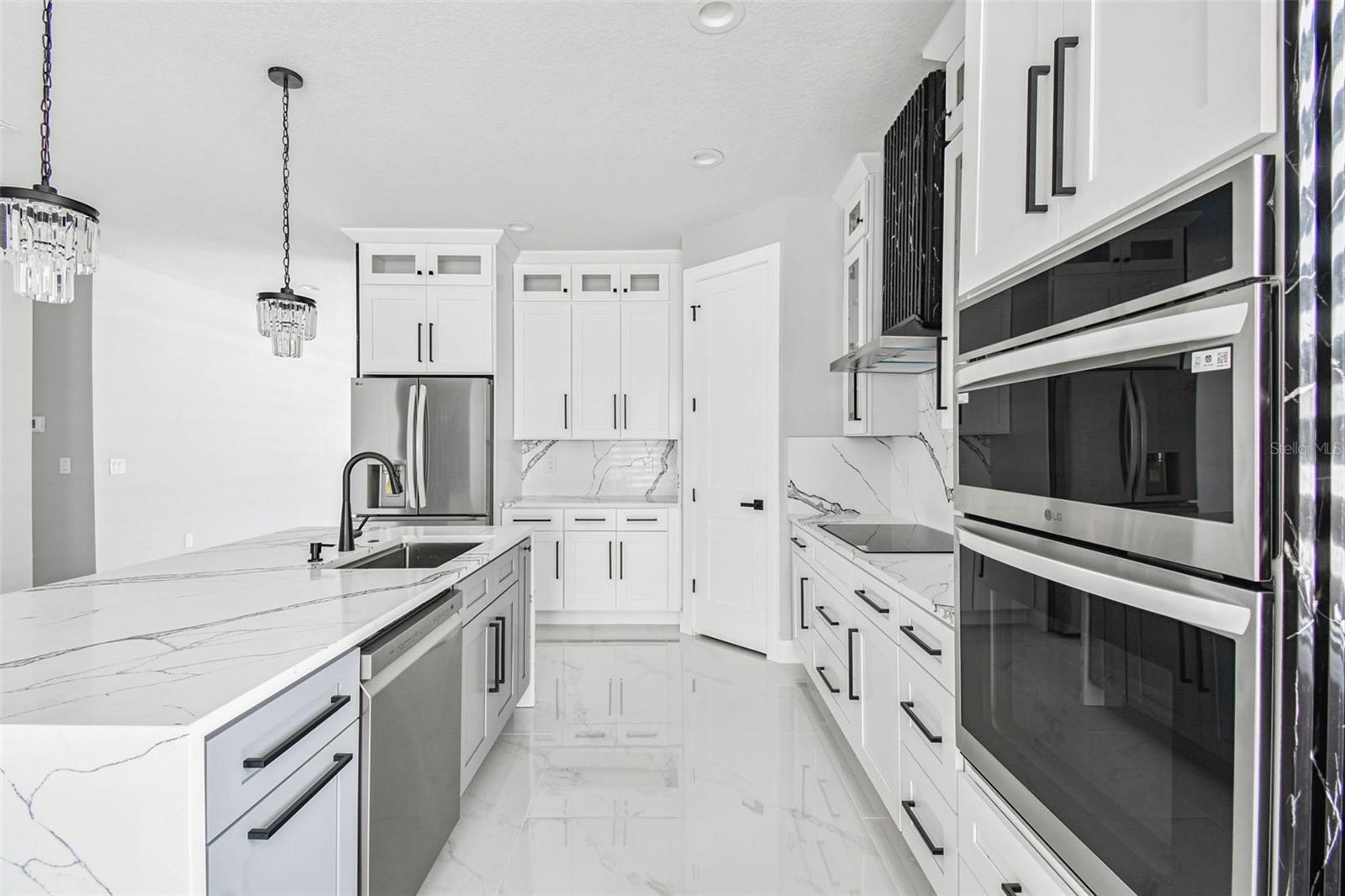 Image 31 of 90 For 14726 Elmont