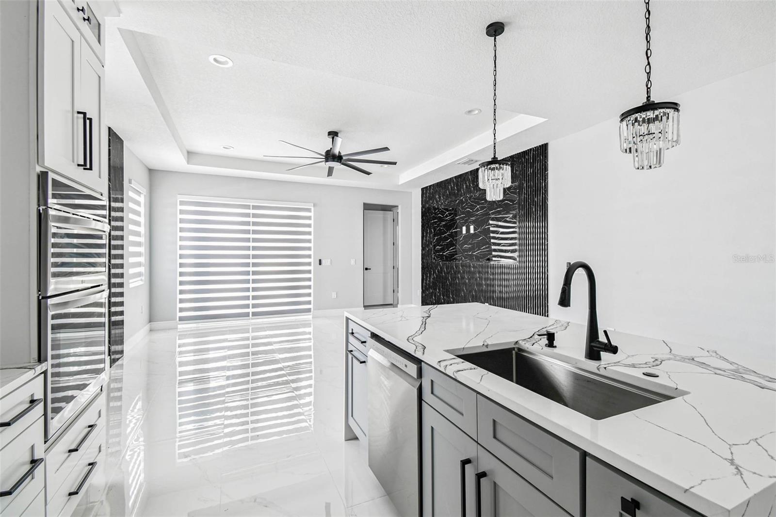 Image 34 of 90 For 14726 Elmont