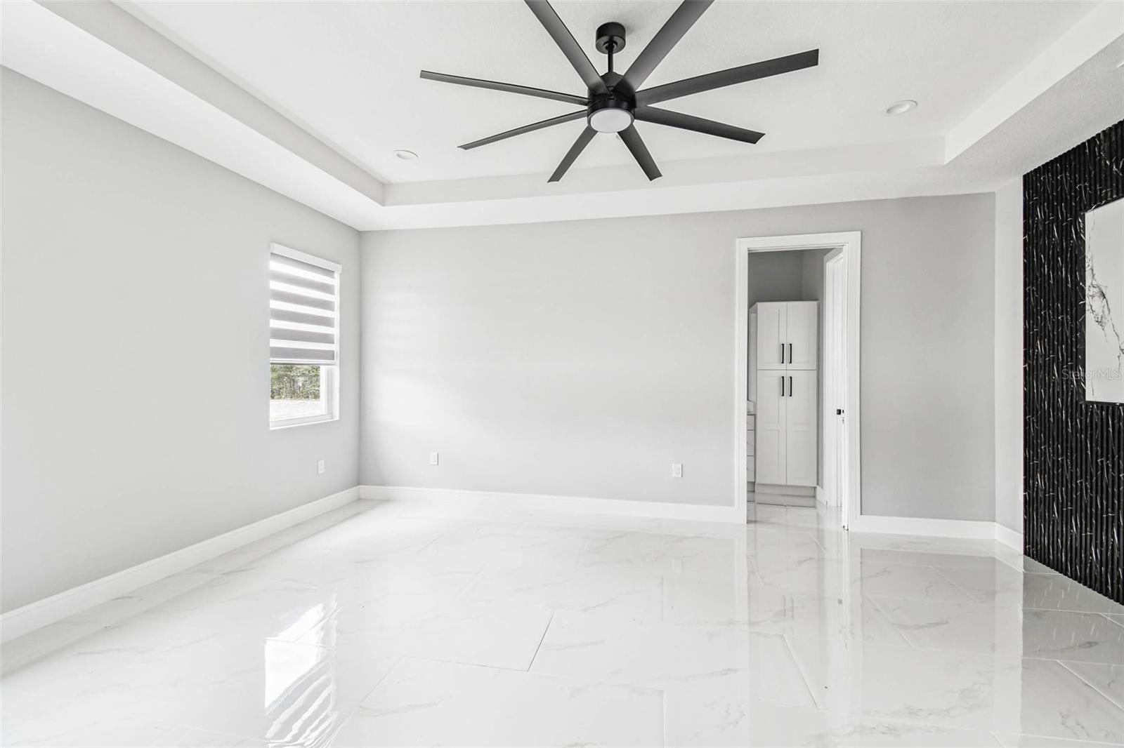 Image 41 of 90 For 14726 Elmont