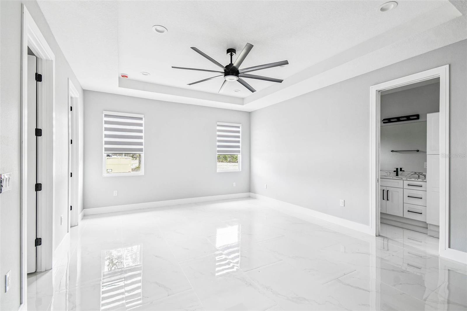 Image 42 of 90 For 14726 Elmont