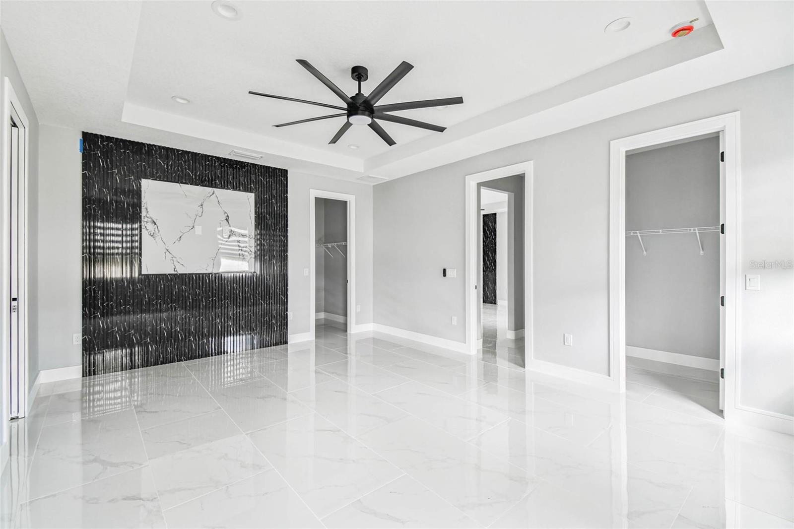 Image 44 of 90 For 14726 Elmont