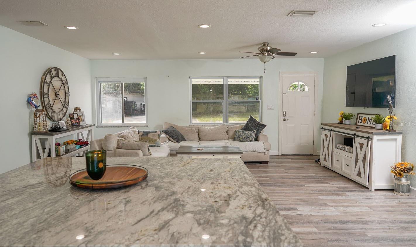 Listing photo id 8 for 153 Monroe Circle N