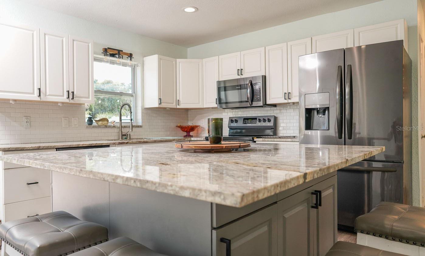 Listing photo id 9 for 153 Monroe Circle N