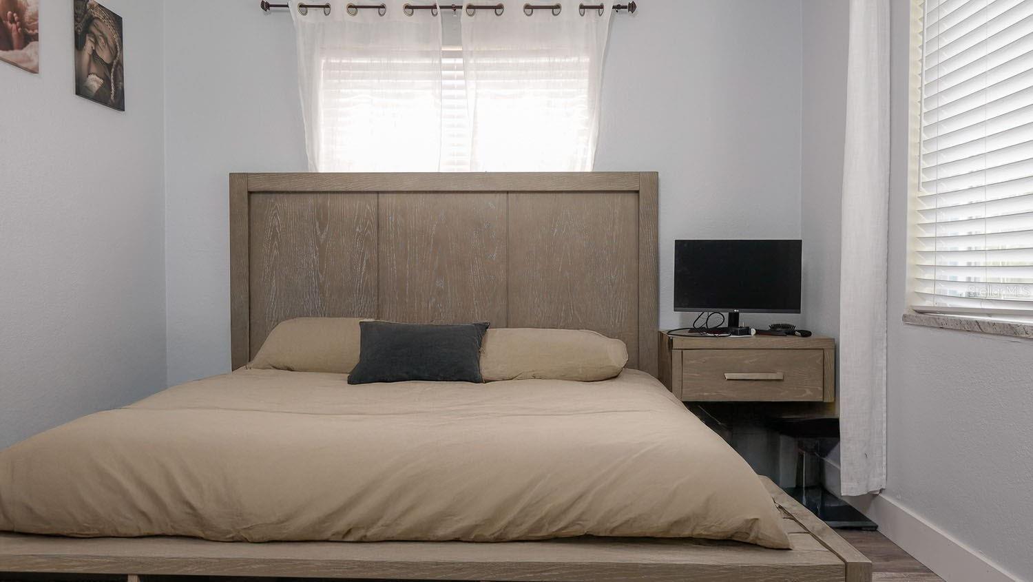 Listing photo id 21 for 153 Monroe Circle N