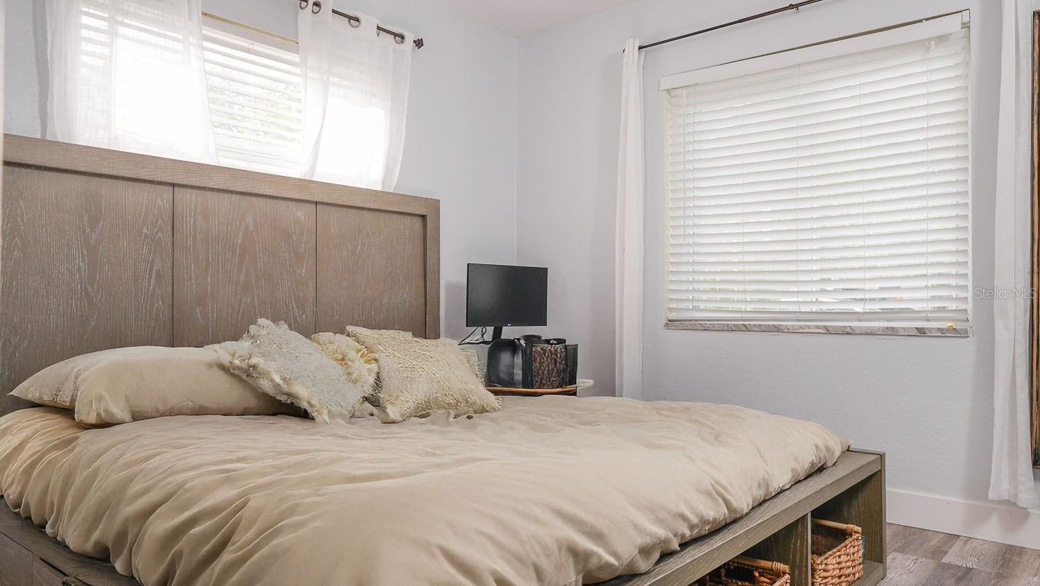 Listing photo id 22 for 153 Monroe Circle N