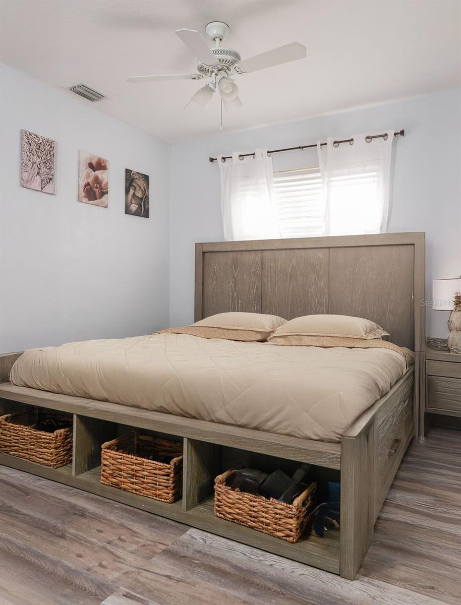 Listing photo id 23 for 153 Monroe Circle N