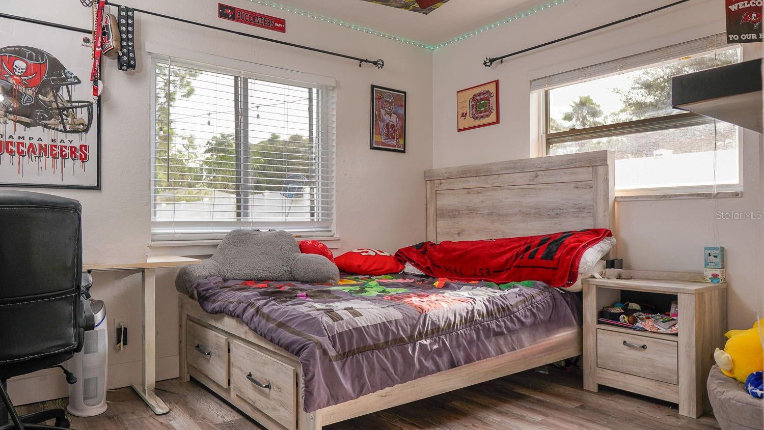 Listing photo id 25 for 153 Monroe Circle N