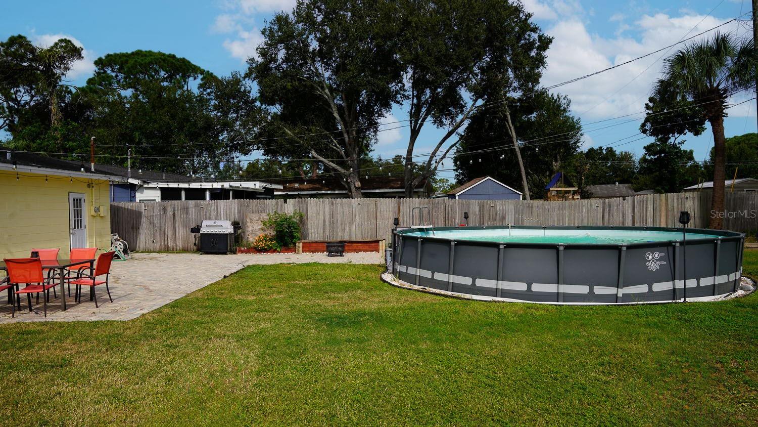 Listing photo id 27 for 153 Monroe Circle N