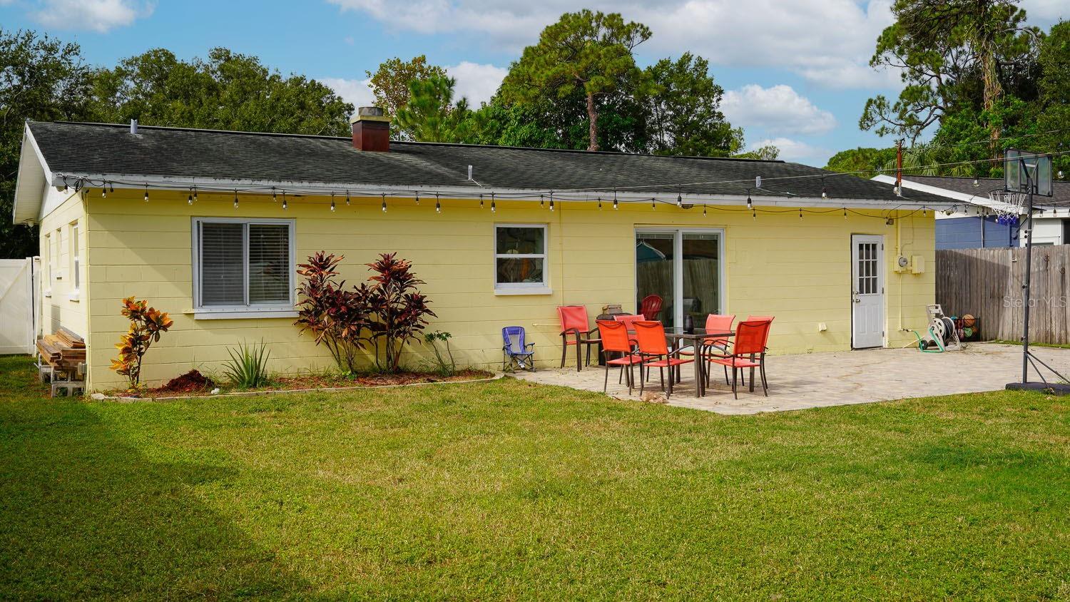 Listing photo id 28 for 153 Monroe Circle N