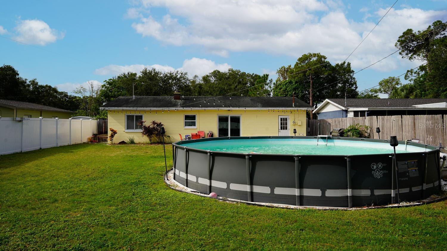 Listing photo id 29 for 153 Monroe Circle N