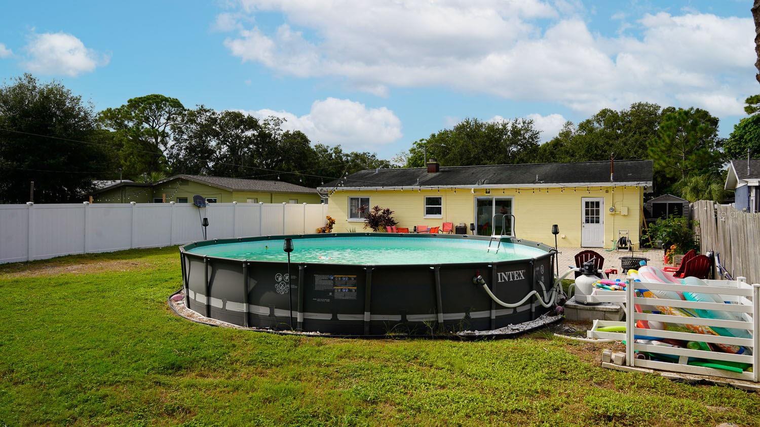 Listing photo id 30 for 153 Monroe Circle N