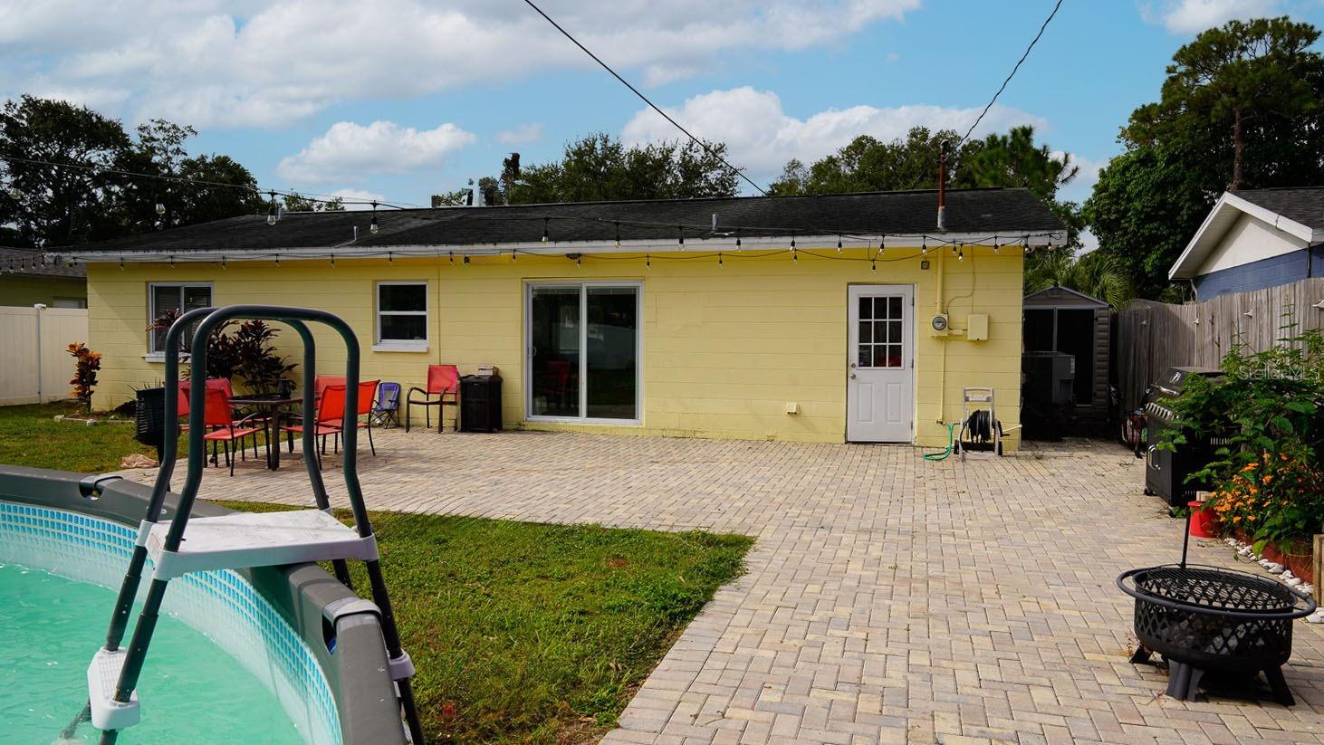 Listing photo id 32 for 153 Monroe Circle N