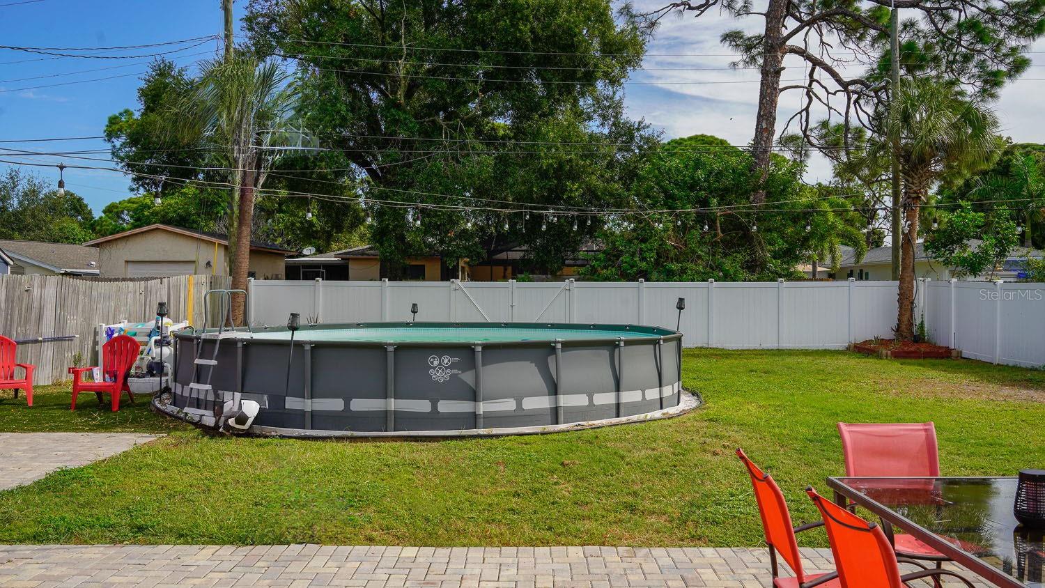 Listing photo id 33 for 153 Monroe Circle N