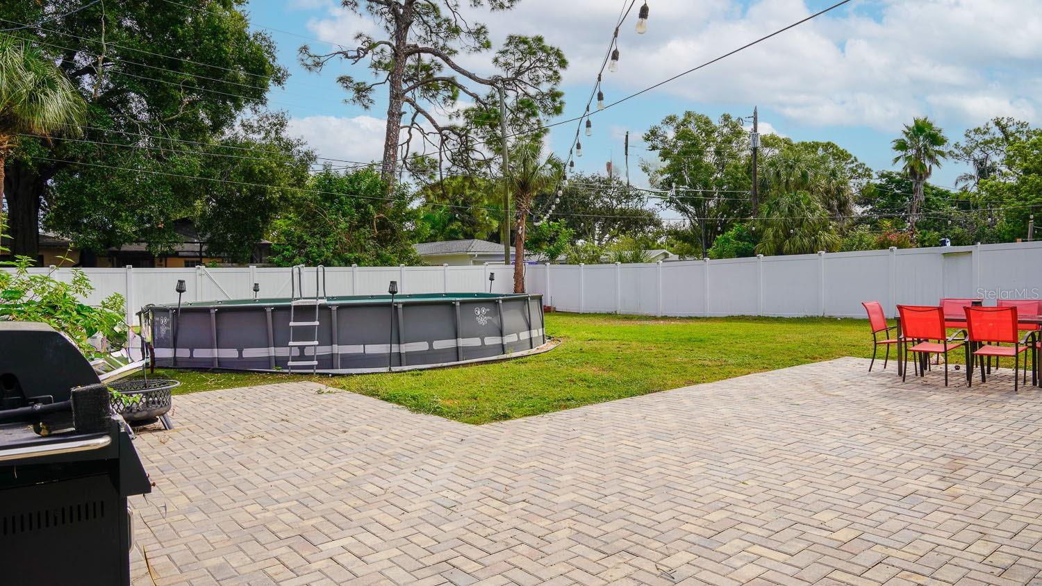 Listing photo id 34 for 153 Monroe Circle N