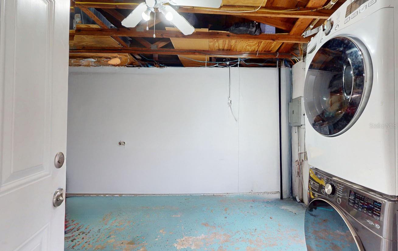 Listing photo id 35 for 153 Monroe Circle N