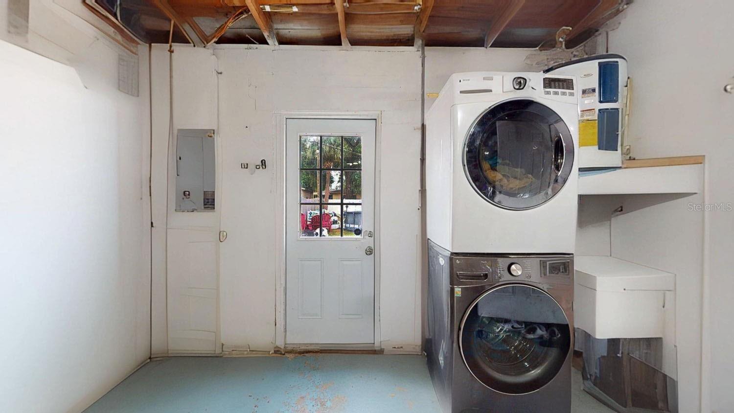 Listing photo id 36 for 153 Monroe Circle N