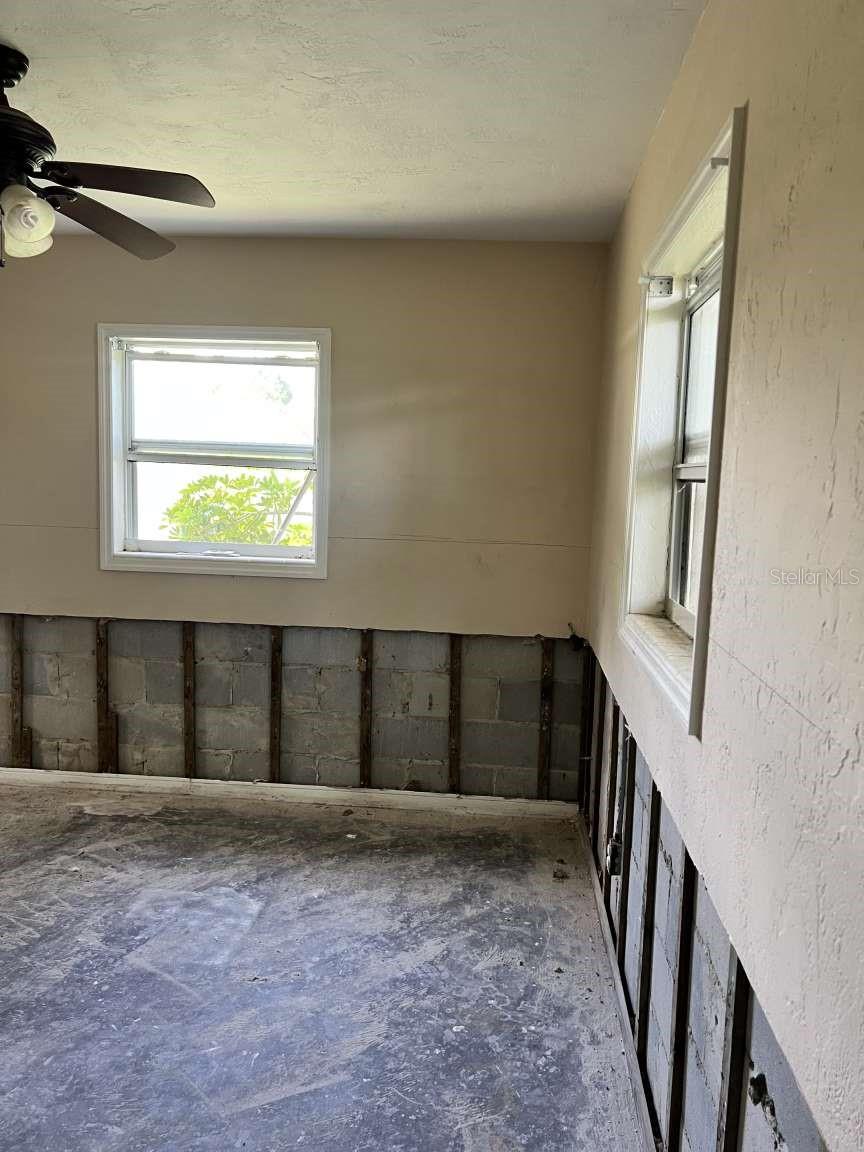 Image 10 of 14 For 4661 Carson Street Ne