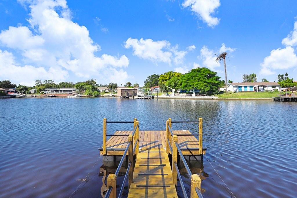 Listing photo id 8 for 1305 Basswood Drive