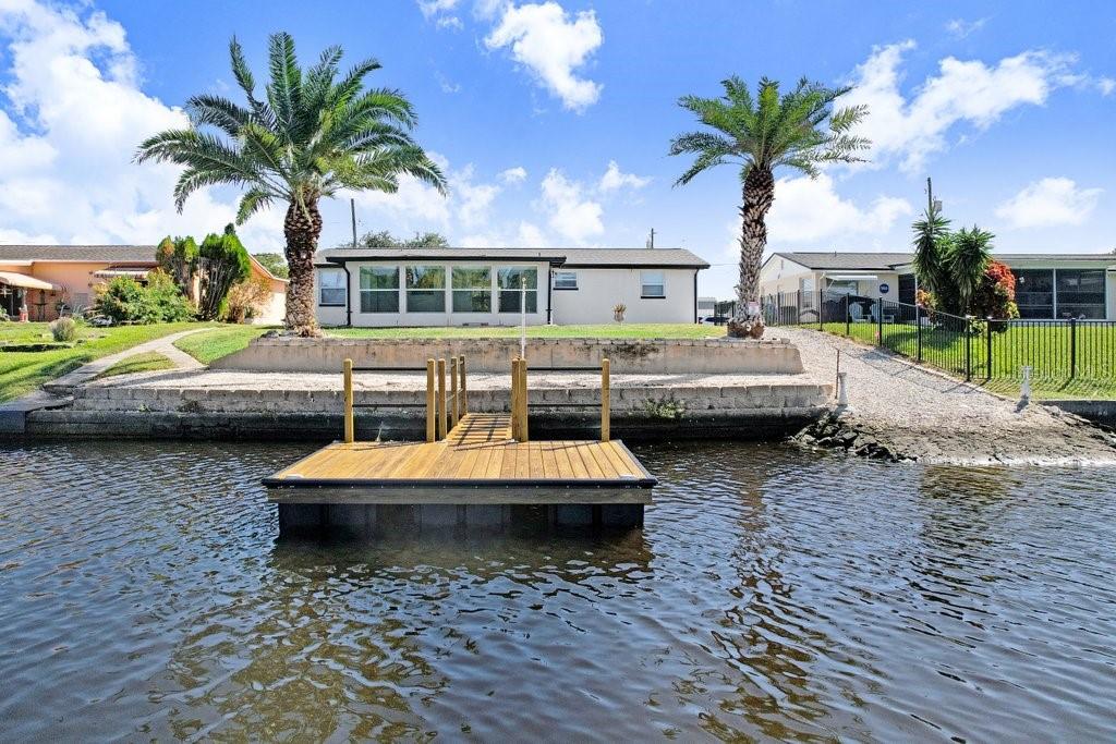 Listing photo id 9 for 1305 Basswood Drive
