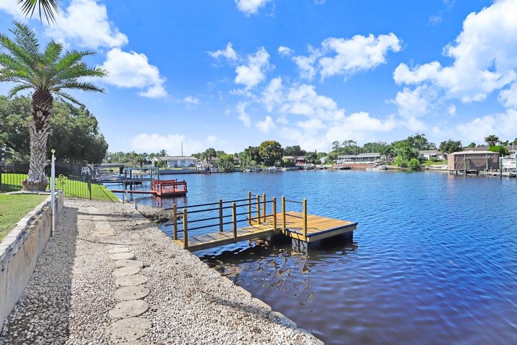 Listing photo id 10 for 1305 Basswood Drive