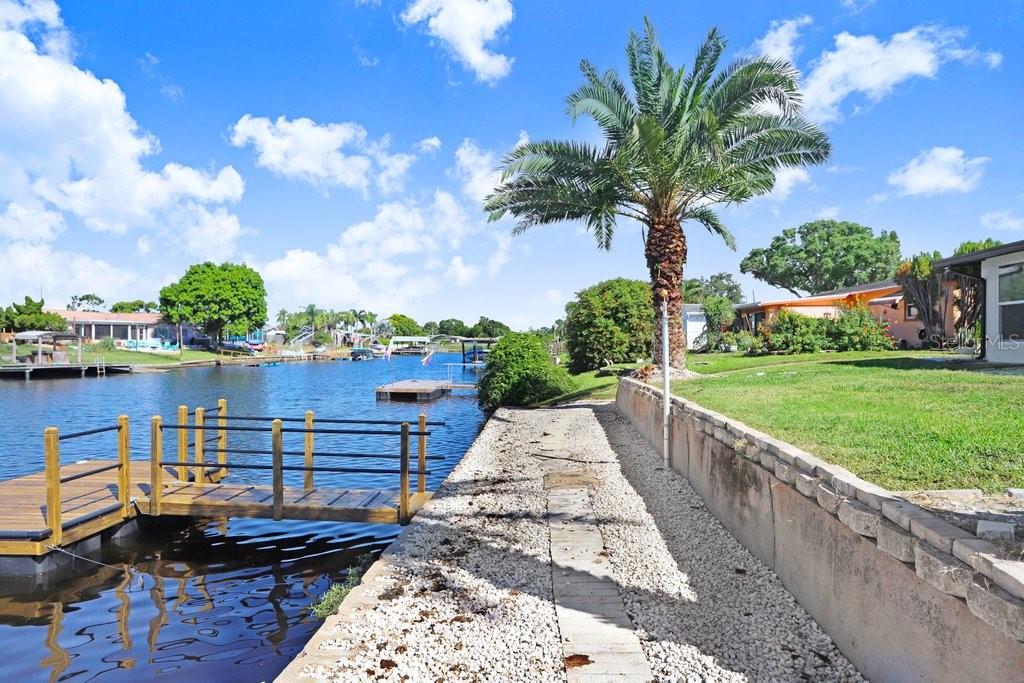 Listing photo id 11 for 1305 Basswood Drive