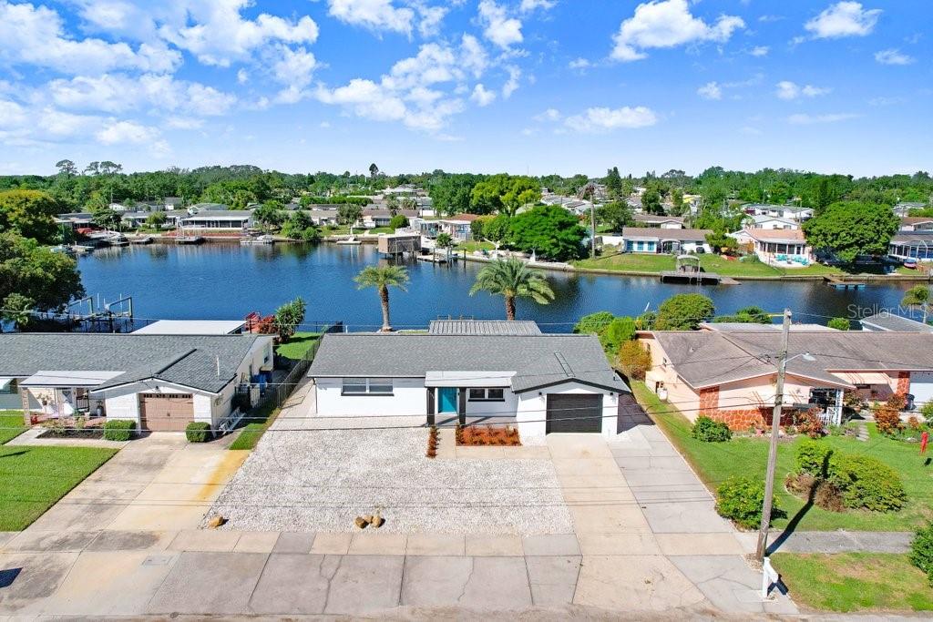 Listing photo id 12 for 1305 Basswood Drive