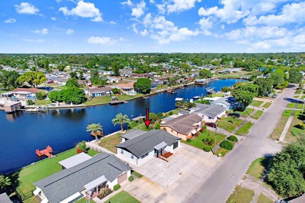 Listing photo id 14 for 1305 Basswood Drive