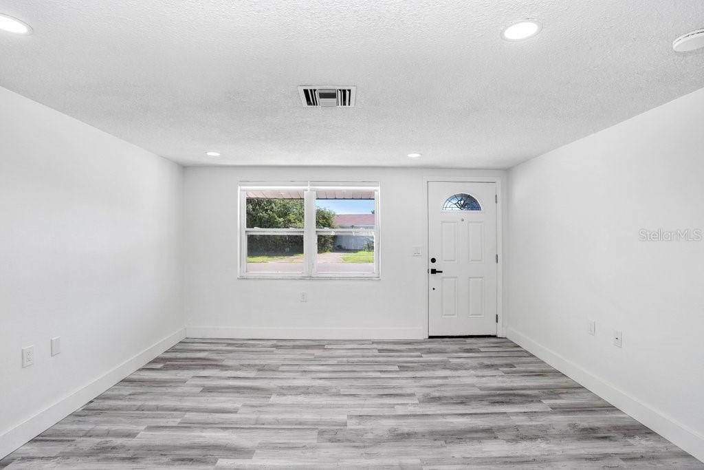 Listing photo id 24 for 1305 Basswood Drive