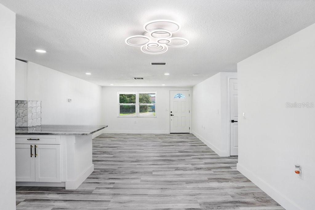 Listing photo id 28 for 1305 Basswood Drive