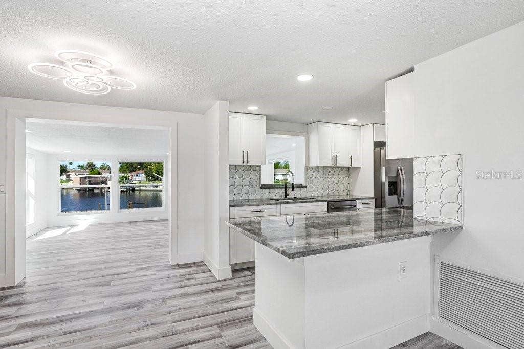 Listing photo id 30 for 1305 Basswood Drive