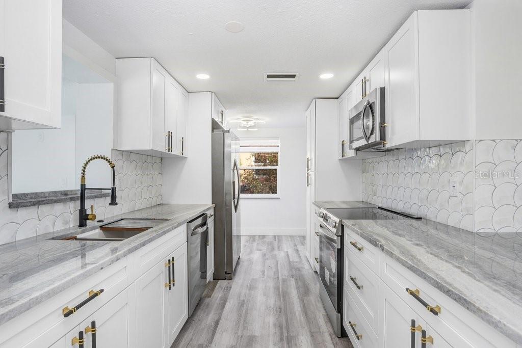 Listing photo id 31 for 1305 Basswood Drive