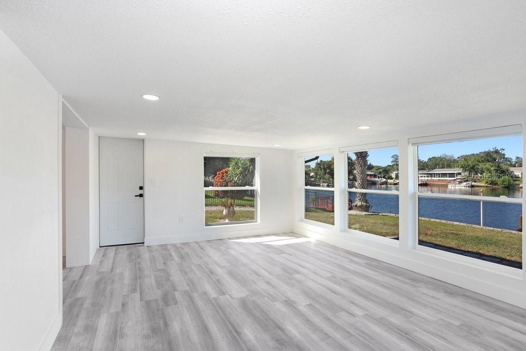 Listing photo id 39 for 1305 Basswood Drive