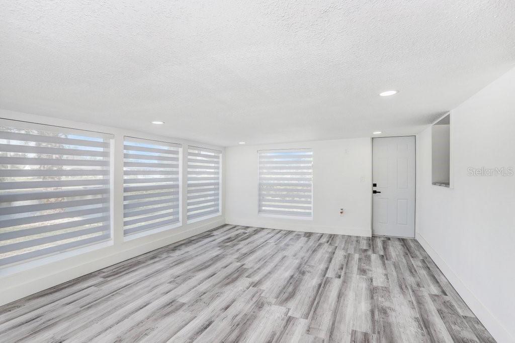 Listing photo id 41 for 1305 Basswood Drive