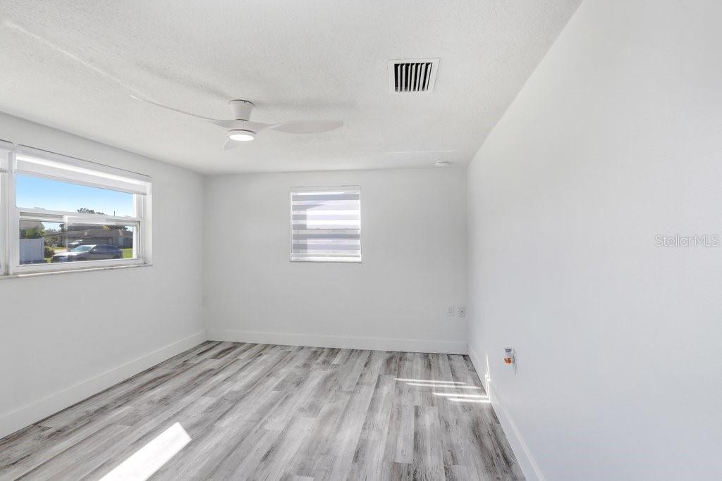 Listing photo id 42 for 1305 Basswood Drive