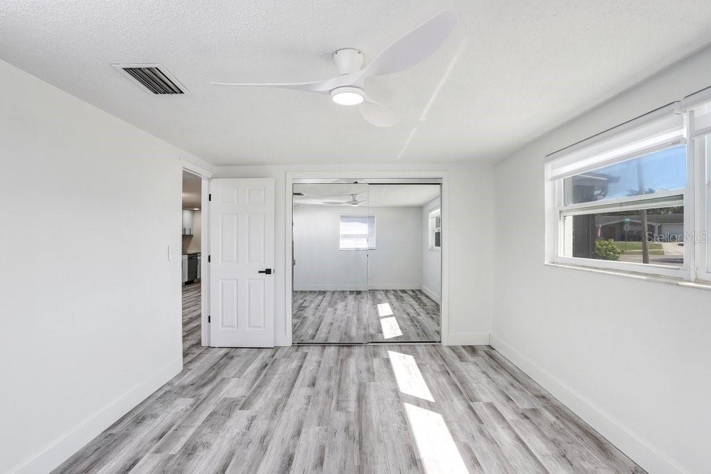 Listing photo id 44 for 1305 Basswood Drive