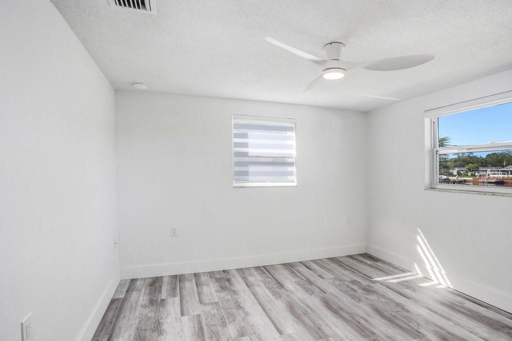 Listing photo id 47 for 1305 Basswood Drive