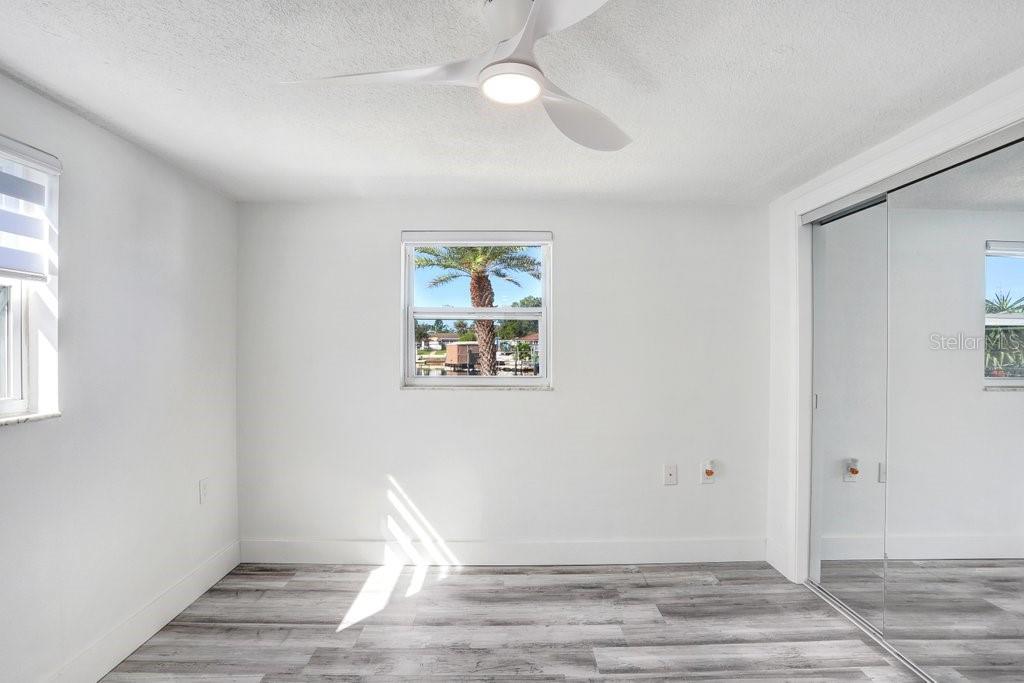 Listing photo id 49 for 1305 Basswood Drive
