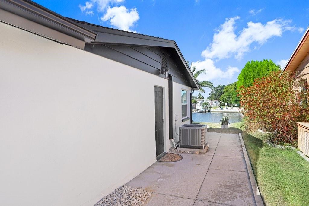 Listing photo id 52 for 1305 Basswood Drive