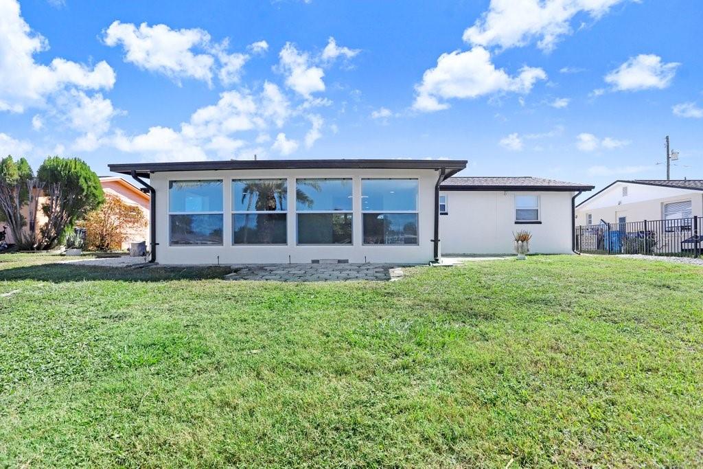 Listing photo id 54 for 1305 Basswood Drive