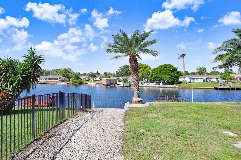 Listing photo id 4 for 1305 Basswood Drive