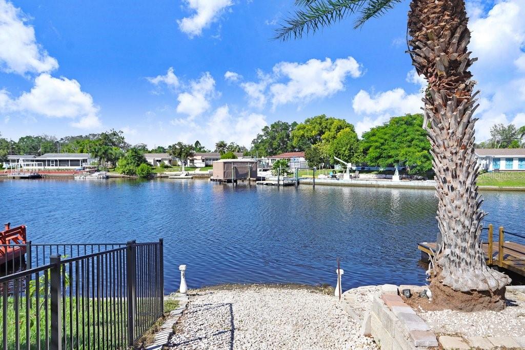 Listing photo id 5 for 1305 Basswood Drive