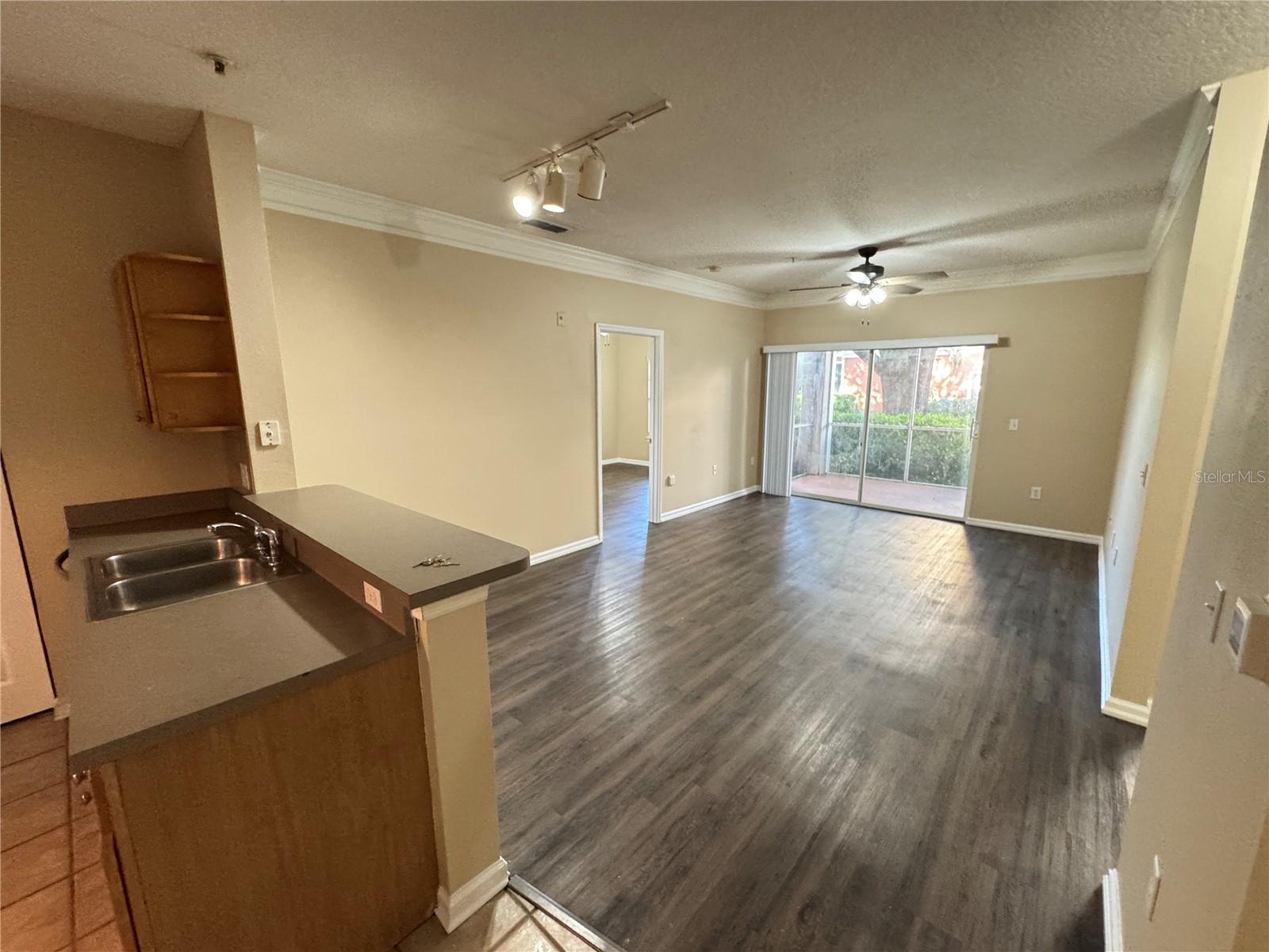 Image 3 of 30 For 4207 Dale Mabry Highway 10107