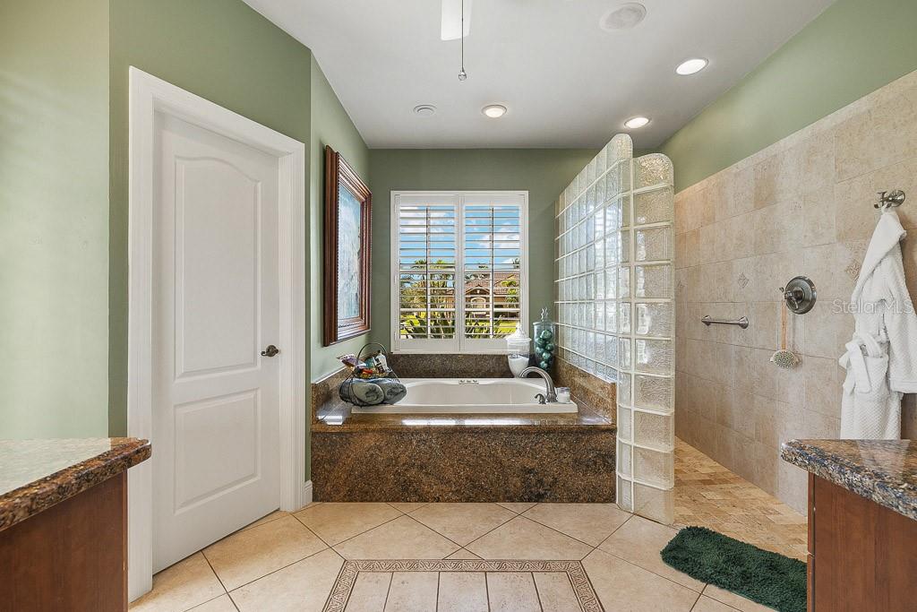 Image 19 of 42 For 15211 Intracoastal Court