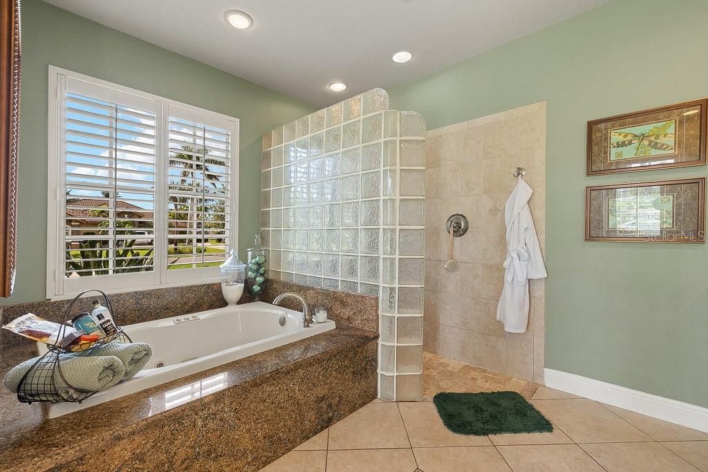 Image 20 of 42 For 15211 Intracoastal Court