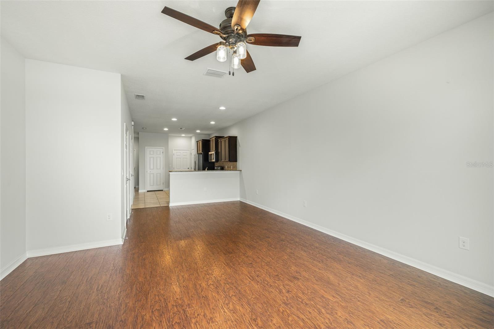 Listing photo id 12 for 9210 Hillcroft Drive