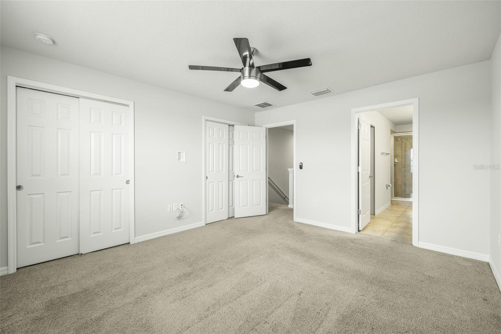 Listing photo id 16 for 9210 Hillcroft Drive