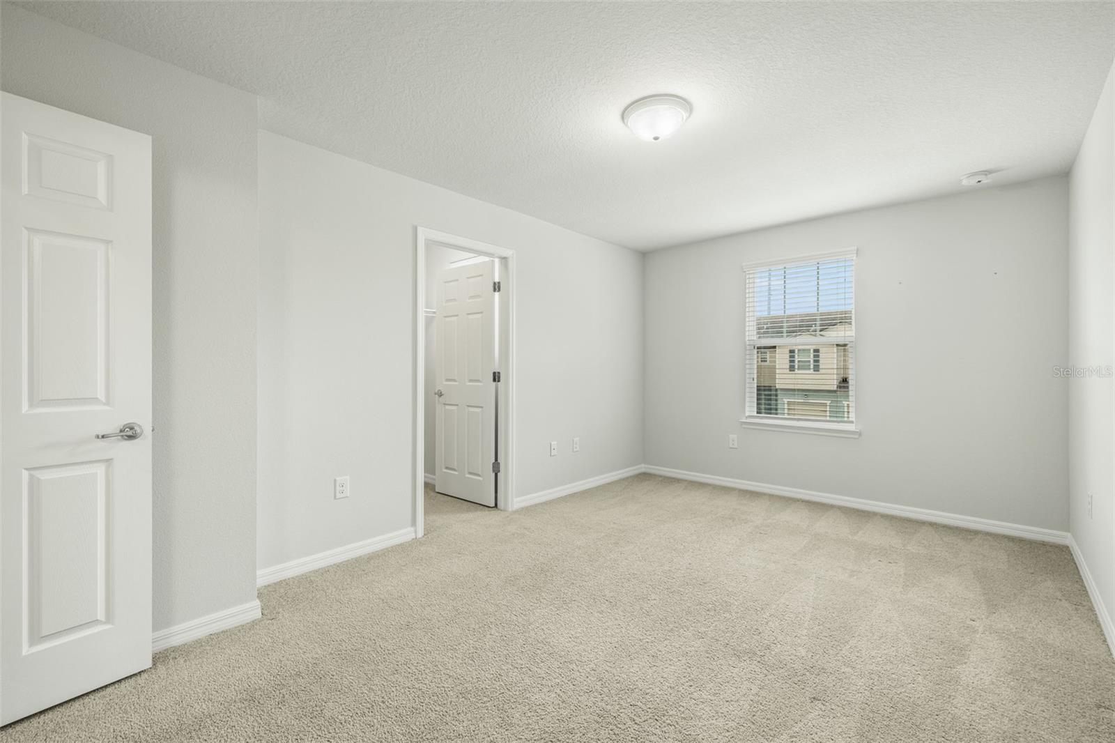Listing photo id 19 for 9210 Hillcroft Drive