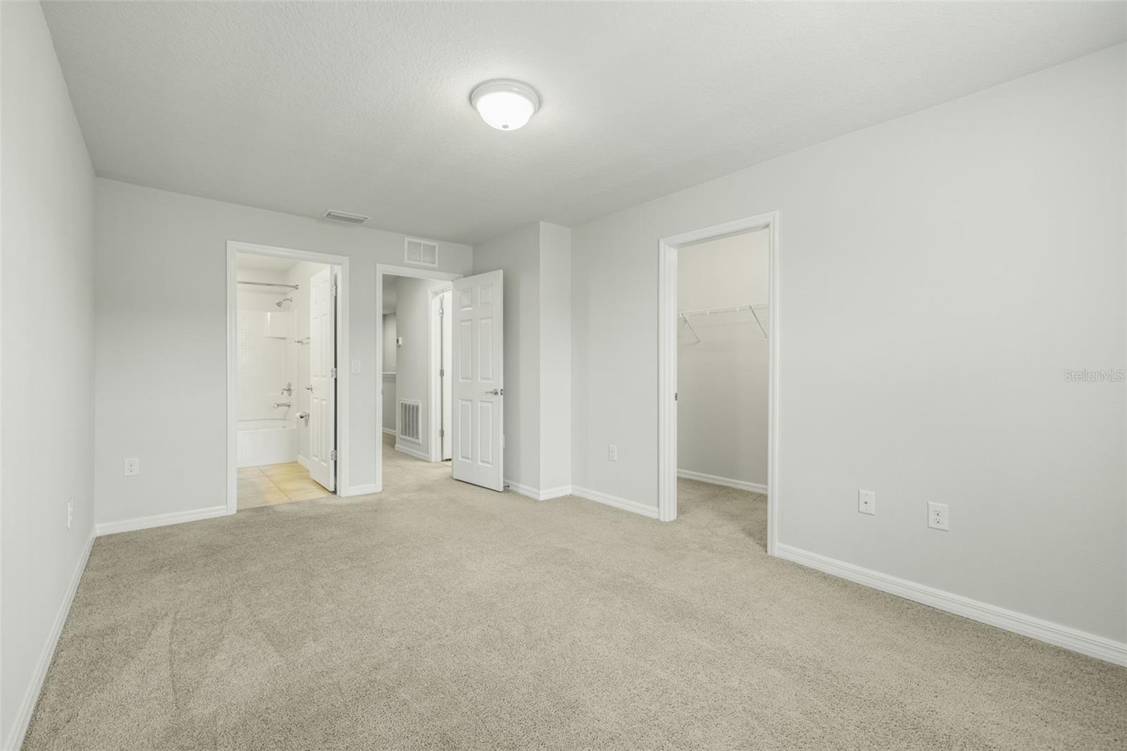 Listing photo id 20 for 9210 Hillcroft Drive