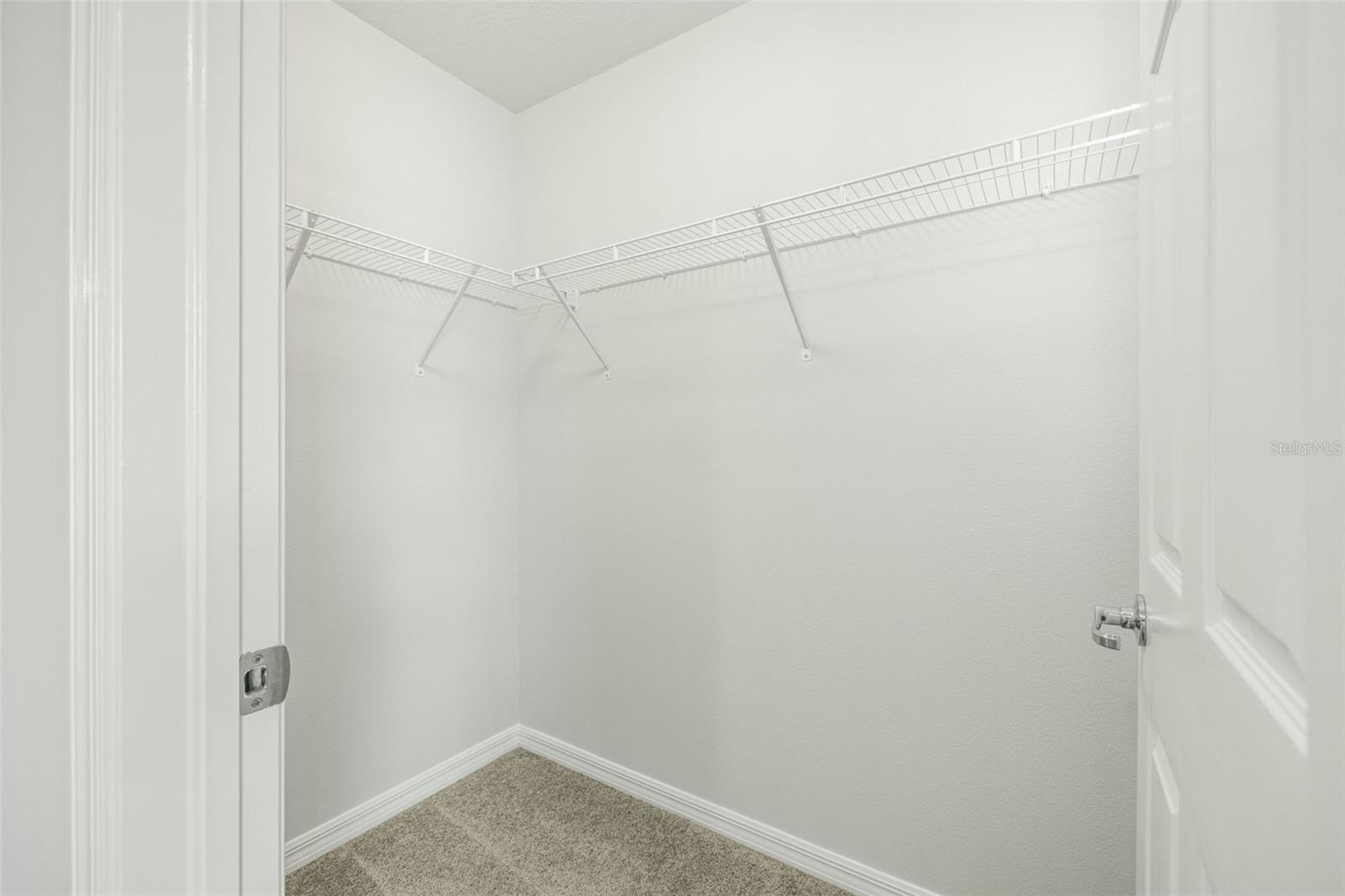 Listing photo id 21 for 9210 Hillcroft Drive